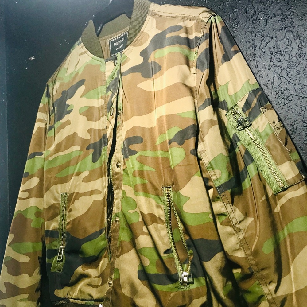 CAMO FOREVER 21 BOMBER JACKET
